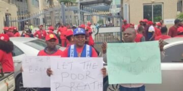 Nigerian Workers Protest at Ministry of Finance Over Unpaid Allowances