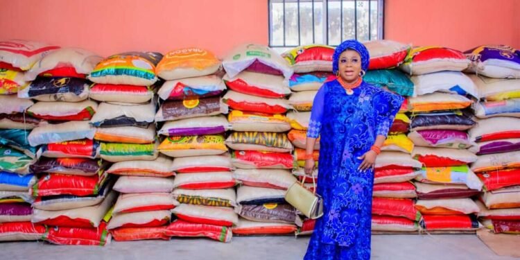 *Olori Janet Afolabi with the bags of rice