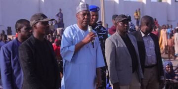  Dikwa Heaves Sigh of Relief as Zulum Distributes Food to 18,000 Families