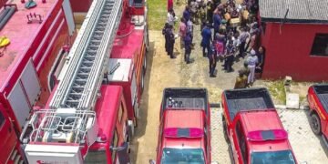 Staff Jump from Storey Building as Fire Guts UBA Lagos Island Branch (Video)