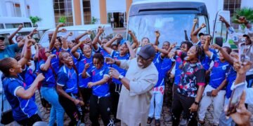 Oborevwori Donates 4 Buses to Warri Wolves, Delta Queens Football Clubs