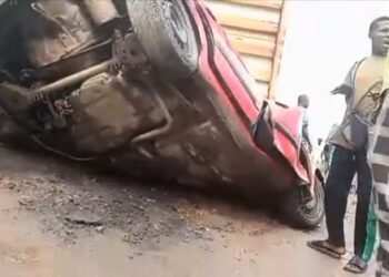Driver K!lled as 40ft Container Falls on Car in Oyo 