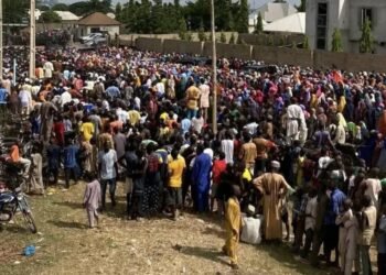 1 De@d in Stampede as Niger Residents Jostle for Gov Bago’s Cash Ahead Of Council Poll