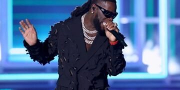 Burna Boy Kicks Couple Out of His Concert For Sleeping During His Performance (Video)