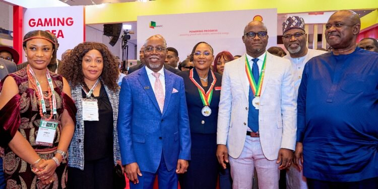 L-R: Senior Production Geologist, Shell Nigeria Exploration and Production Company Limited (SNEPCo), Abidemi Belgore; SNEPCo’s Communications Manager, Gladys Afam-Anadu; Ondo State Governor, Dr Lucky Aiyedatiwa; Incoming NAPE President , Olajumoke Ajayi ;President NAPE, Uche Johnbosco; Chairman of the Nigerian National Petroleum Company Limited (NNPC) Ahmadu Musa Kida and Minister of State for Petroleum Resources (Oil), Heineken Lokpobiri  at  Shell booth during  at the 43rd Annual International Conference and Exhibition of the Nigeria Association of Petroleum Explorationists in Lagos