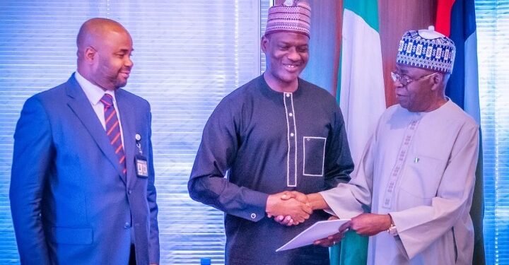 *FILE: President Bola Tinubu in a warm handshake with Taiwo Oyedele, chairman, Presidential Fiscal Policy and Tax Reforms Committee