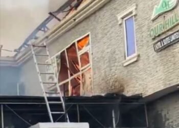 Guest Allegedly Set Off Fireworks At Lagos Hotel, Sparking A F!re Outbreak During Christmas Celebration (Video)