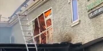 Guest Allegedly Set Off Fireworks At Lagos Hotel, Sparking A F!re Outbreak During Christmas Celebration (Video)