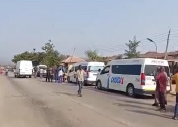 Tension in Kogi Highway as Bandits Lay Siege on Oshokoshoko–Obajana Road, Travellers Stranded (Video)