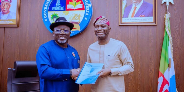 Delta State Governor, Rt. Hon. Sheriff Oborevwori (left) receiving a copy of the MoU from the Managing Director of Bank of Industry, Dr. Olasupo Olusi, shortly after the signing of a ₦1billion MSME MoU between the Delta State Government and the Bank of Industry released to the Bank by the State Government in Government House, Asaba, Tuesday. PIX: BRIPIN ENARUSAI