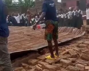 Commotion as Public School Building Collapses In Ikorodu (Video)
