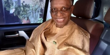 JUST IN: El-Rufai Storms EFCC Headquarters with Hundreds of Supporters