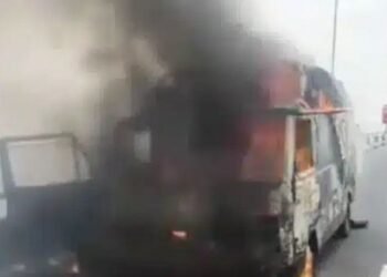 Heavy Gridlock as Bus Catches Fire on 3rd Mainland Bridge