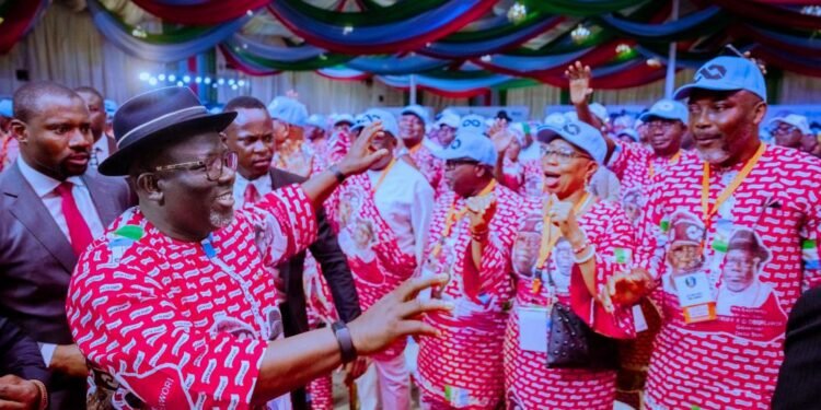 Governor Sheriff Oborevwori of Delta State (left), acknowledging cheers from Delta delegates during the APC South South Zonal Congress held in Asaba on Wednesday. PHOTO: BRIPIN ENARUSAI
