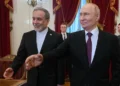 Putin Tell Iran FM Moscow will do ‘Everything’ to Help Secure Mideast Peace