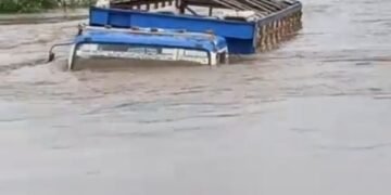 Flooding Submerges Collapsed Kwara Bridge, Traps Commuters