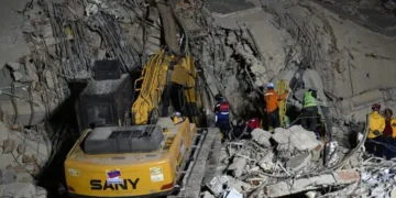 Venezuela Earthquakes Kill Nearly 1,000, Thousands Missing
