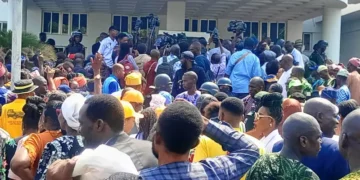Federal Workers to Protest over Wage Review on Monday