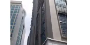 Panic as Fire Guts Polaris Bank Tower in Lagos Island
