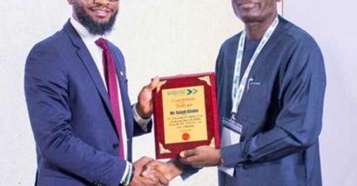 L–R: Chairman, Association of Local Distributors of Gas (ALDG), and Managing Director, Axxela Gas Distribution, Kehinde Alabi; and Head of Gas Distribution, Shell Nigeria Gas, Chukwuka Amos-Ejesi, receiving a commendation plaque on behalf of SNG Managing Director, Ralph Gbobo, in recognition of his professional and diligent service on the Governing Board of the Association, at the Association of Local Distributors of Gas (ALDG) Business Forum in Abuja