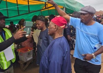 Osun Election: APC’s Founding Chair, Osun ex-Gov Bisi Akande Wins Polling Unit