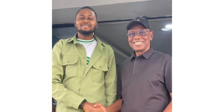 *Hon. Collins Edomaruse (r) in a warm handshake with the corps medical doctor, Chinedu Emmanuel (Photo: Ogochukwu Isioma)