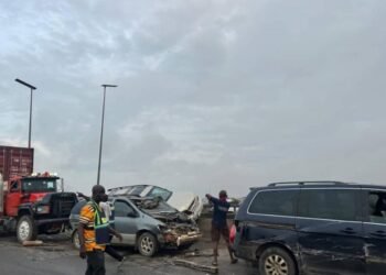 Container Truck Loses Control, Crashes into 6 Vehicles on Kara Bridge in Lagos