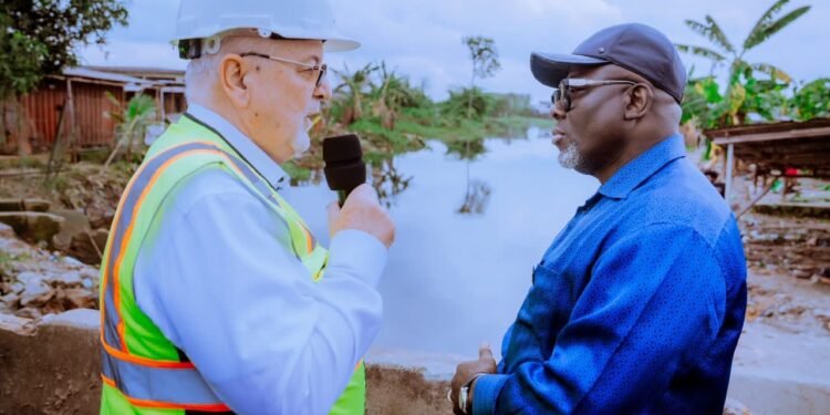 Regional Manager, Julius Berger Nigeria Plc, Fredrick Wieser (left), briefing Delta State Governor, Rt. Hon. Sheriff Oborevwori, on the progress of work during the Governor’s inspection of the ongoing remedial works on the collapsed section of the East-West Road at Agbarho on Saturday. PHOTO: SAMUEL JIBUNOR