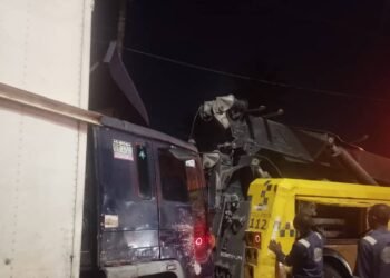 4 Killed, 16 Injured as Container Truck Overturns on Bus in Lagos